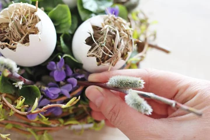 Jak zrobić piękny stroik wielkanocny DIY: 8 prostych kroków