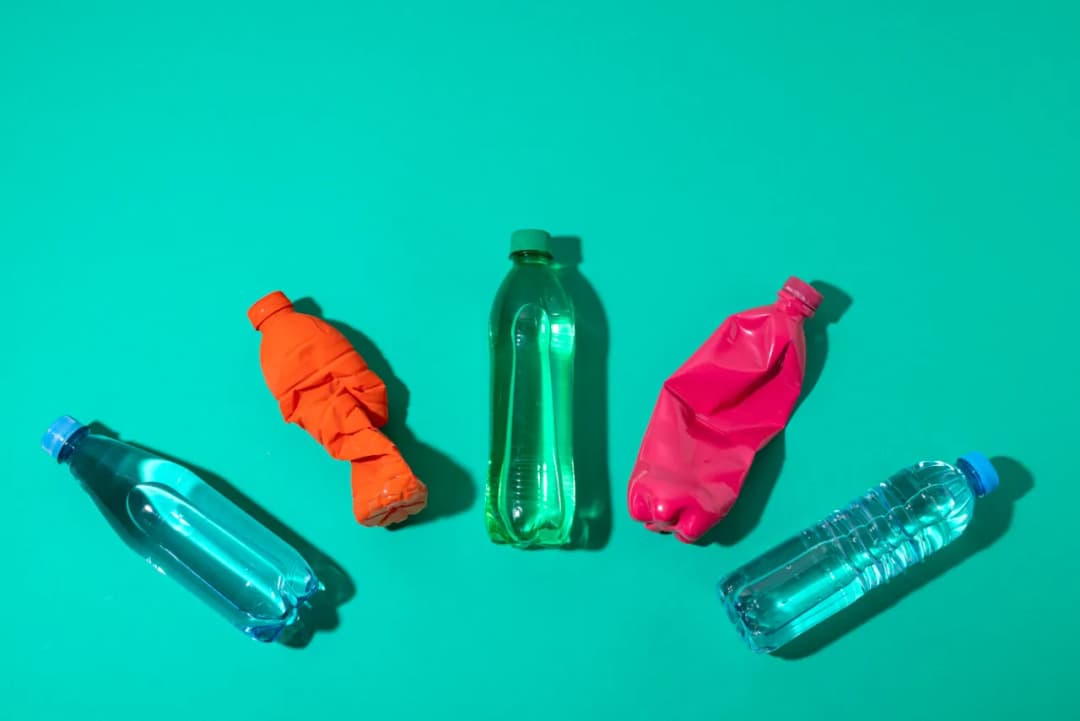 Kreatywna skarbonka z plastikowej butelki. Łatwy sposób na zabawę dla dzieci