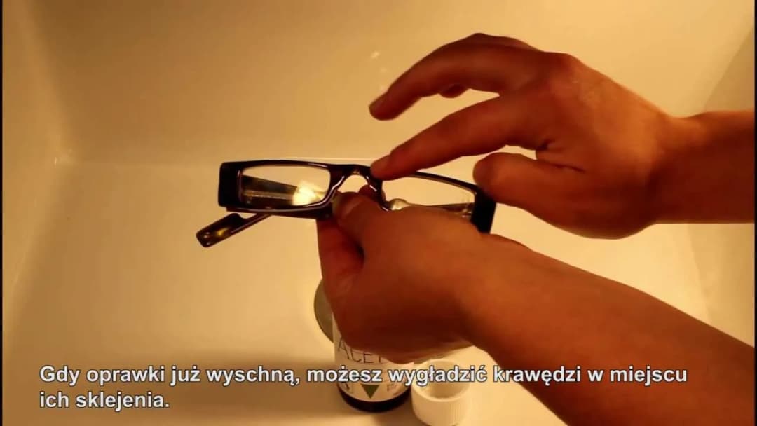 Jak naprawić okulary w domu? Tanie i proste sposoby ratowania oprawek