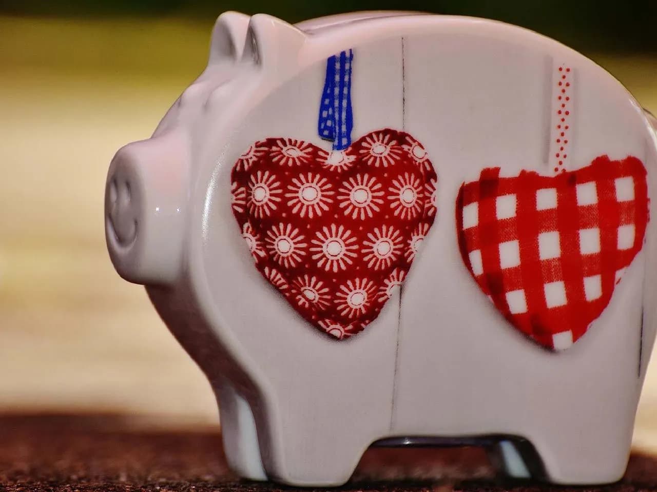 Jak zrobić skarbonkę DIY: 8 kreatywnych pomysłów krok po kroku